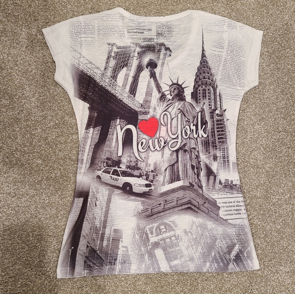 New York Vneck Shirt NWOT - Picture 2 of 2